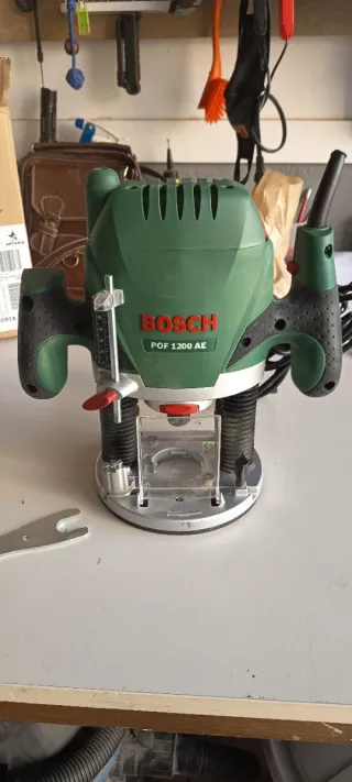 Fresadora Bosch POF 1200 AE