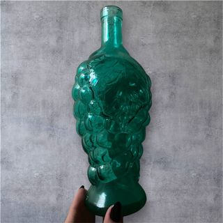 Bottiglia in vetro verde a forma di uva