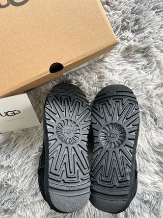 Zapatilla UGG Negra Talla 39