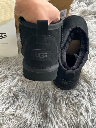 Zapatilla UGG Negra Talla 39