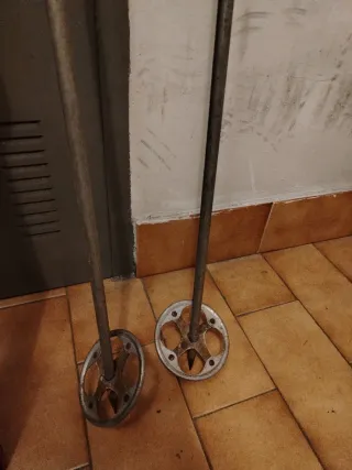 Esquís vintage Attenhofer para decoración