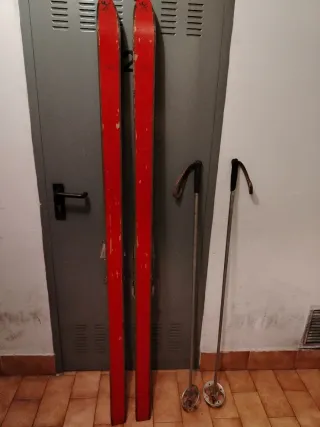 Esquís vintage Attenhofer para decoración