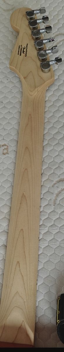 Guitarra Eléctrica Squier Stratocaster Sonic Roja