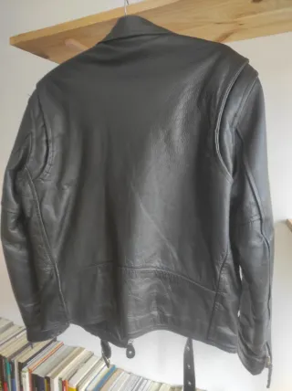 Chaqueta de cuero estilo motero