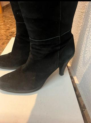Botas altas de piel negras