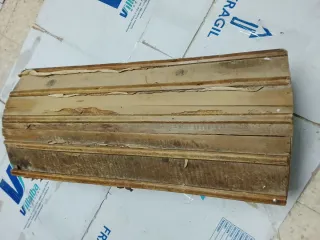 Baúl antiguo forrado piel