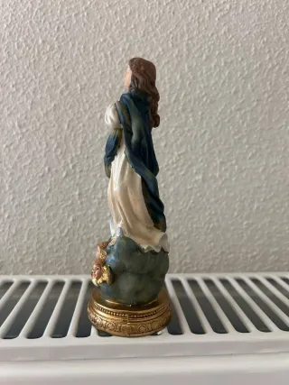 Figura Virgen María con ángeles