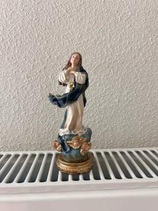 Figura Virgen María con ángeles