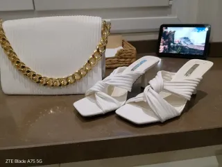 Conjunto Bolso y Zapatos Blancos con Cadena Dorada