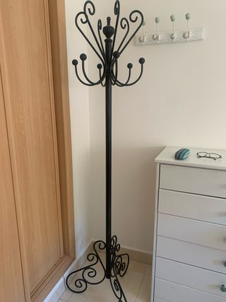 Perchero de forja con diseño elegante