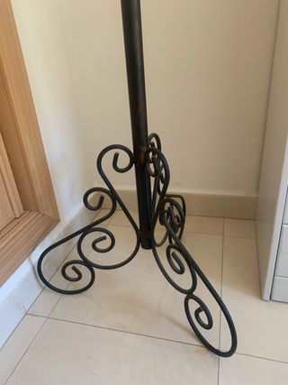 Perchero de forja con diseño elegante