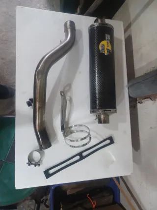 Escape LeoVince SBK Carbono