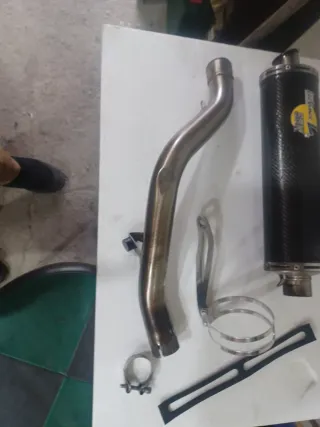 Escape LeoVince SBK Carbono