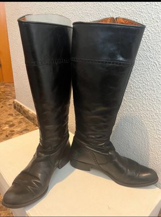 Botas altas de piel negras