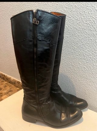 Botas altas de piel negras