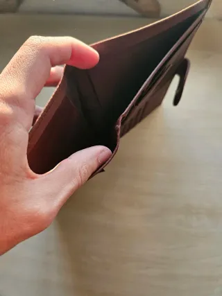 Billetera estilo cuero marrón