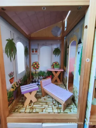 Casita de muñecas de madera