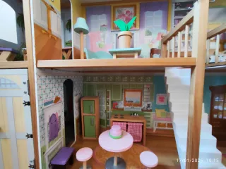 Casita de muñecas de madera