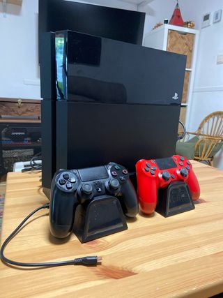 PS4 + 2 Mandos + Base Carga y ventilación