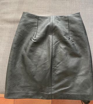 Falda mini polipiel bordada