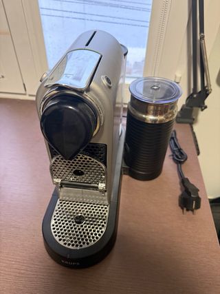 Cafetera Nespresso Krups con espumador