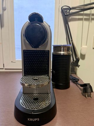 Cafetera Nespresso Krups con espumador