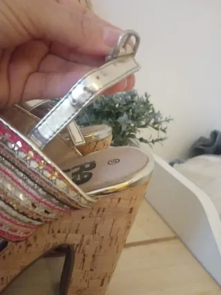 Tacones dorados y rosas talla 37