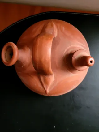 Botijo antiguo de barro