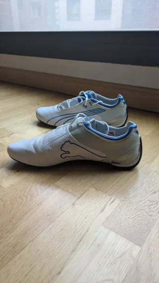 Zapatillas Puma Blancas con detalles Azules