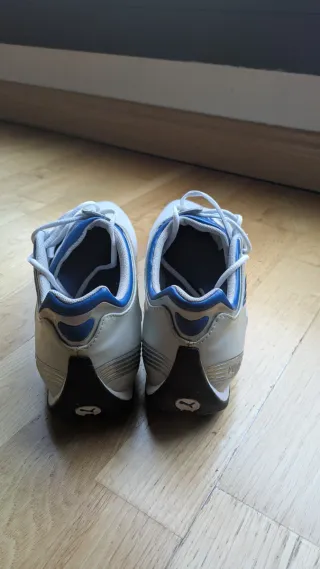 Zapatillas Puma Blancas con detalles Azules