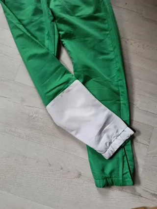 Pantalón chándal Lacoste verde y negro