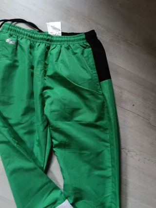 Pantalón chándal Lacoste verde y negro