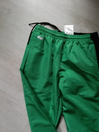 Pantalón chándal Lacoste verde y negro