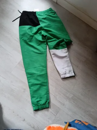 Pantalón chándal Lacoste verde y negro