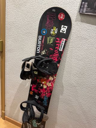 Tabla de Snowboard  DYNASTAR con Fijaciones