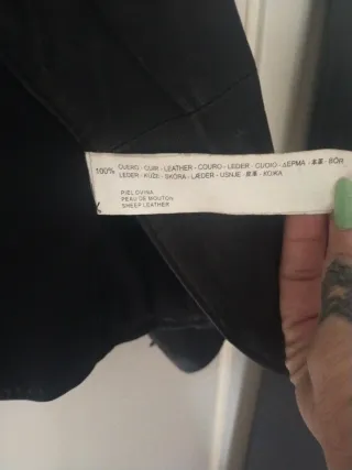 Chaqueta de piel negra