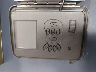 Cámara de vigilancia camuflaje