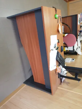 Mesa de despacho madera y negro