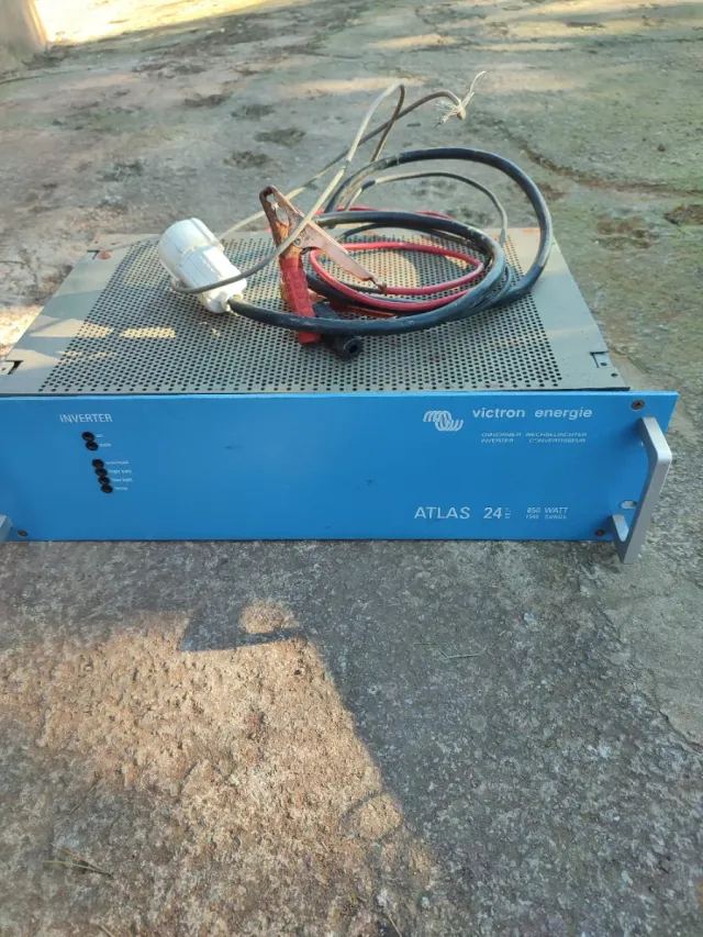 Inversor Victron Energie 24V (leer bien)
