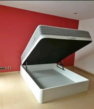 Canapés y colchones nuevos