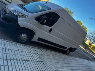 Alquiler de furgoneta 35€ la hora con conductor