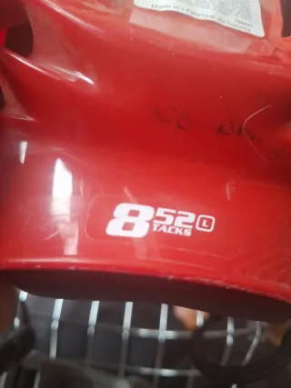 Casco de Hockey CCM Rojo y Blanco.