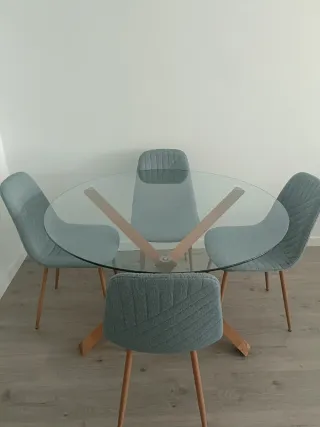 4 sillas Sklum sin uso