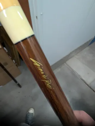 Tacos de billar con firma