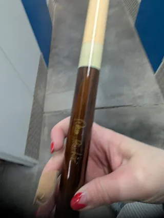 Tacos de billar con firma