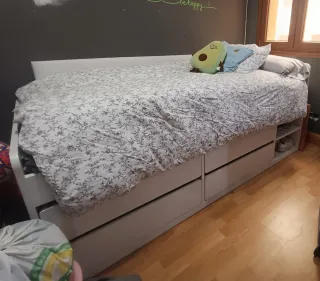 Cama Ikea con colchón incluido o no.