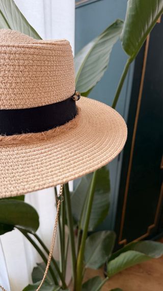 Sombrero de verano beige con shungita y citrino.