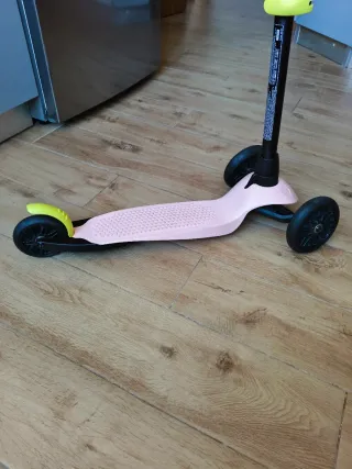 Patinete infantil 3 ruedas, casco y protecciones