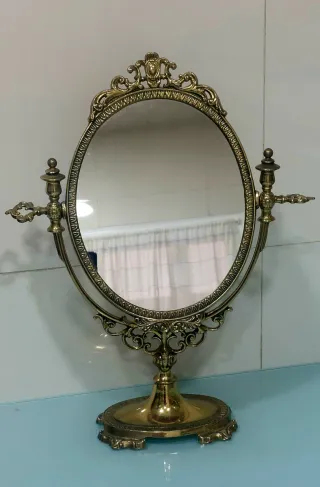 Espejo de tocador vintage dorado