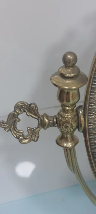 Espejo de tocador vintage dorado